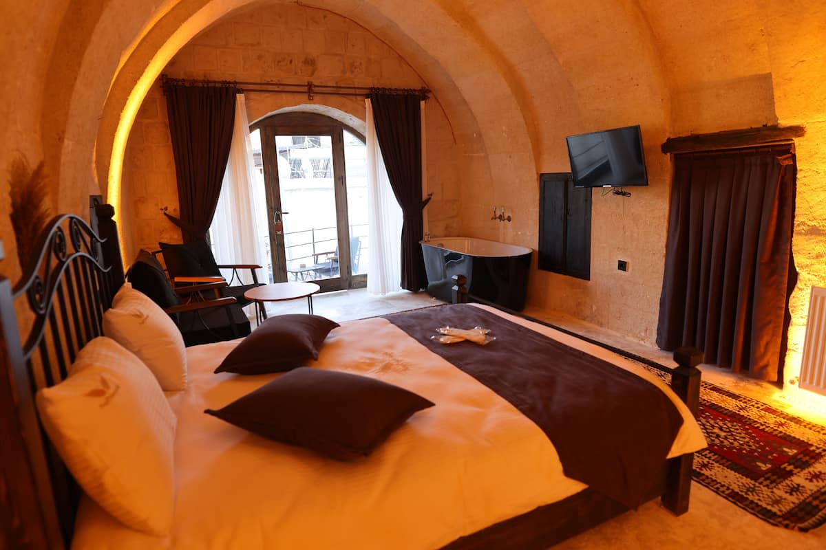 Comfort Room | 1 bedroom, premium bedding, down comforters, Select Comfort beds
