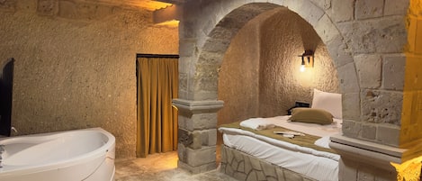 Deluxe-huone | 1 makuuhuone, ylelliset vuodevaatteet, untuvapeitot