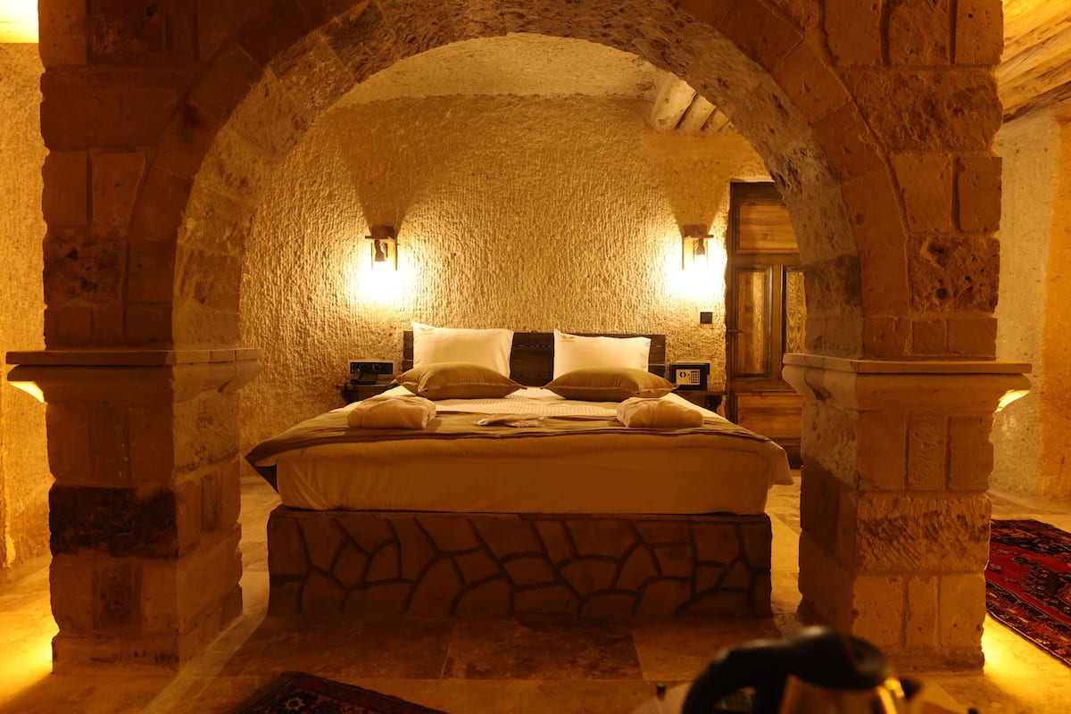 Deluxe Room | 1 bedroom, premium bedding, down comforters, Select Comfort beds