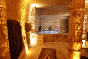 حمام سباحة