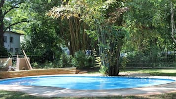 Hồ bơi ngoài trời