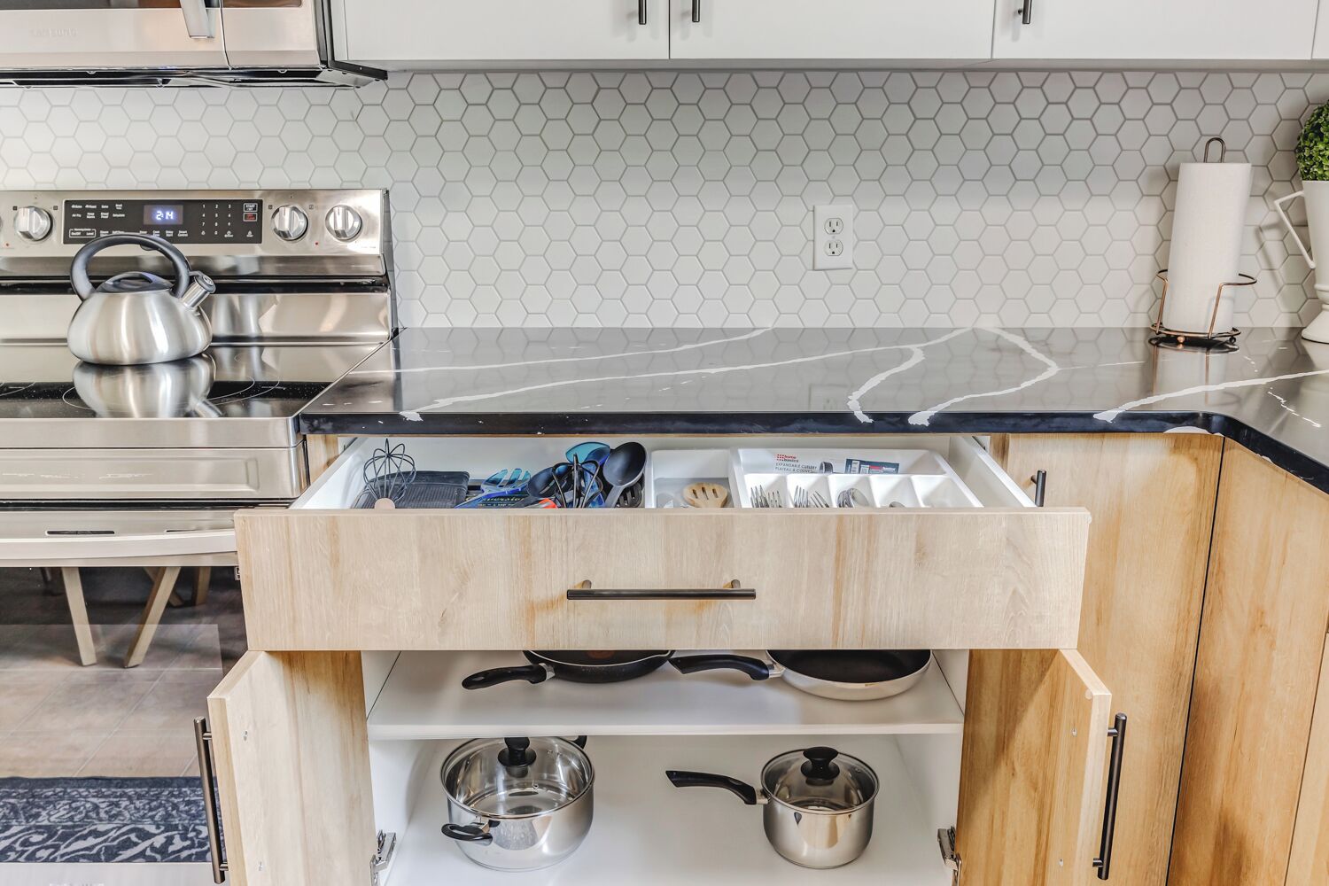 Coffee/tea maker, fridge, microwave, oven