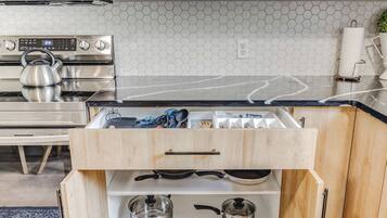 Coffee/tea maker, fridge, microwave, oven