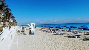 On the beach, sun-loungers, beach towels - Luxe Oceanfront Condo in Hollywood Beach (Hollywood)