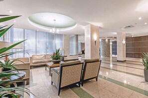 Lobby - Luxe Oceanfront Condo in Hollywood Beach (Hollywood)