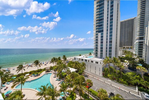 Luxe Oceanfront Condo in Hollywood Beach