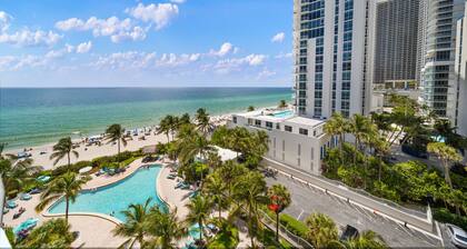 Luxe Oceanfront Condo in Hollywood Beach