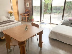 1 bedroom, laptop workspace, blackout curtains, iron/ironing board - Habitación Aralia en Casa Tezontle (Querétaro)