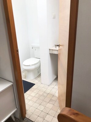 Villa | Salle de bain | Sèche-cheveux, serviettes fournies