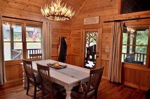 Dining - Romantic Fall Cabin - Wine, Fire Pit & Mountain Views (Morganton)