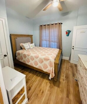 6 bedrooms, iron/ironing board, travel cot, free WiFi - Villa Pasha Beach Front Estate Home (green turtle cay)