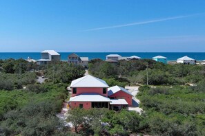 Exterior - Walk to Beach, Secluded, Gazebo, Grill, 1GiG WiFi, Washer and Dryer, Games (Gulf Shores)