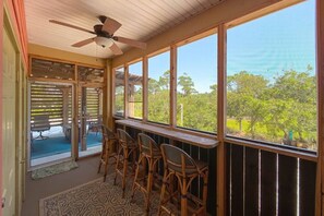 Interior - Walk to Beach, Secluded, Gazebo, Grill, 1GiG WiFi, Washer and Dryer, Games (Gulf Shores)