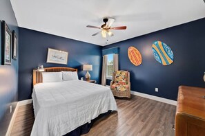 5 bedrooms, desk, iron/ironing board, travel cot