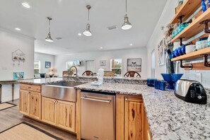 Interior - Walk to Beach, Secluded, Gazebo, Grill, 1GiG WiFi, Washer and Dryer, Games (Gulf Shores)