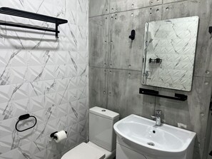 Hair dryer, towels, soap, toilet paper - 2 rooms apartment in Komitas, Arabkir (Yerevan)