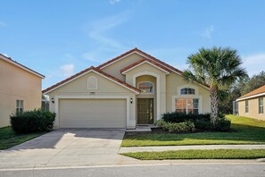 Exterior - Spacious Pool Home, Games Room, Quiet Gated Resort (Davenport)