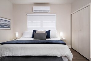 1 bedroom, desk, WiFi, bed sheets