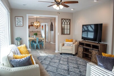 Spacious 3 bedroom 2 bath home less than 25 miles from Bryce Canyon.