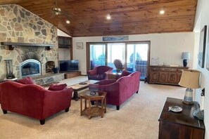 TV - Riverfront home w/private dock (Cape Vincent)