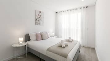 3 bedrooms, iron/ironing board, travel cot, Internet