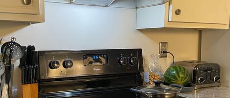 Fridge, microwave, stovetop, dishwasher