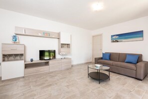 Fernseher, Tischtennisplatte