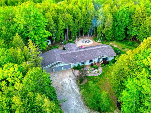 Cottage & Bay: Home with Game Room Near DT SB