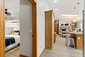 3 slaapkamers, reisbedje, wifi, beddengoed