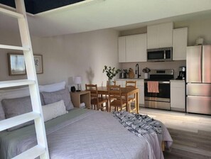 1 bedroom, iron/ironing board, free WiFi, bed sheets - Saltline Studio
 (Tillamook)