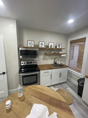 Fridge, microwave, oven, stovetop - Ocala Oasis: Mother in Law Suite + Pet Friendly (Ocala)