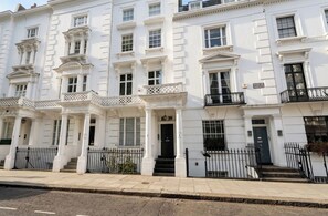 Exterior - Newly Renovated 1BDR in Knightsbridge with WiFi (London)