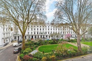 Exterior - Newly Renovated 1BDR in Knightsbridge with WiFi (London)