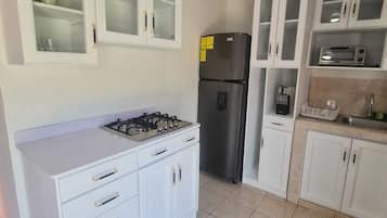 Ofen, Herdplatte, Küchenrolle