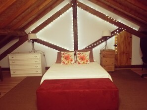 4 bedrooms, desk, travel crib, free WiFi