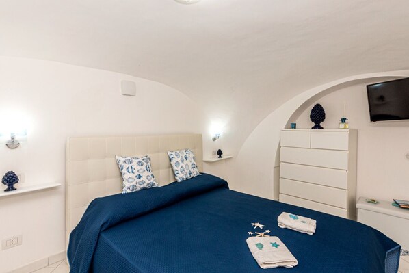 1 slaapkamer, een strijkplank/strijkijzer, wifi, beddengoed