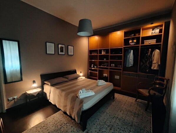 1 habitación, tabla de planchar con plancha y wifi gratis 