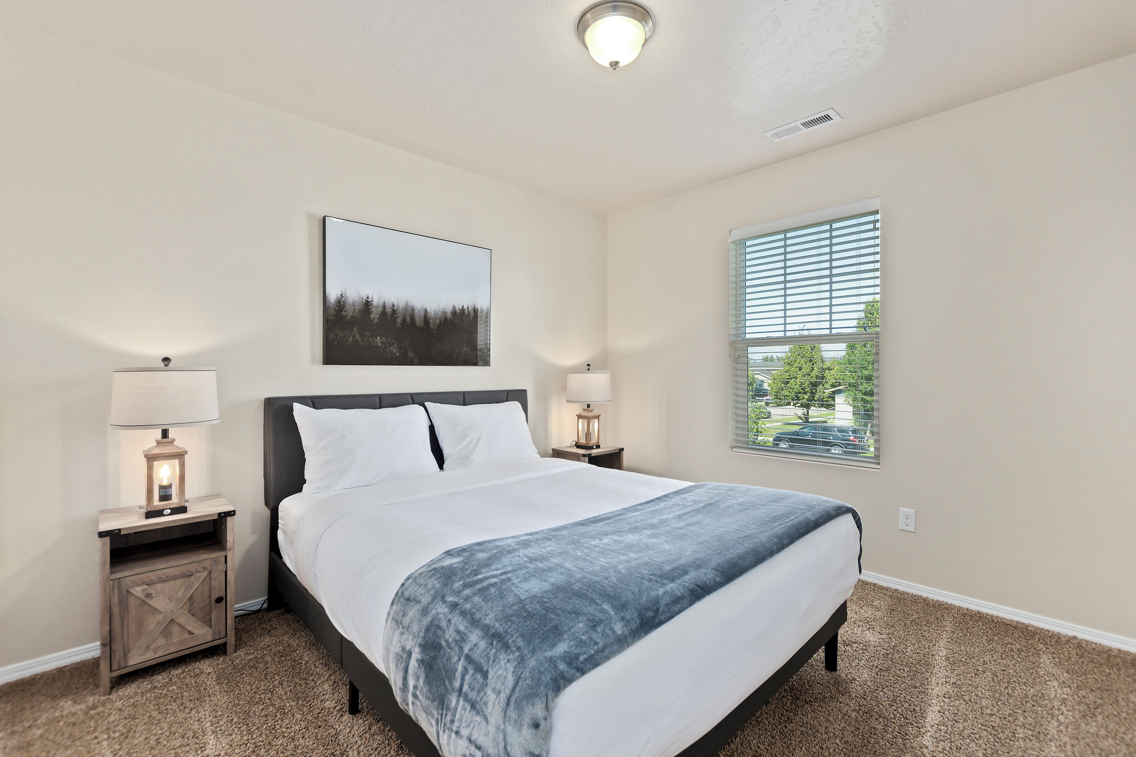 4 bedrooms, desk, iron/ironing board, travel crib