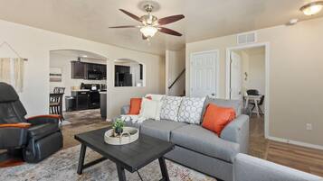 Smart TV, lettore DVD, studio, stampante