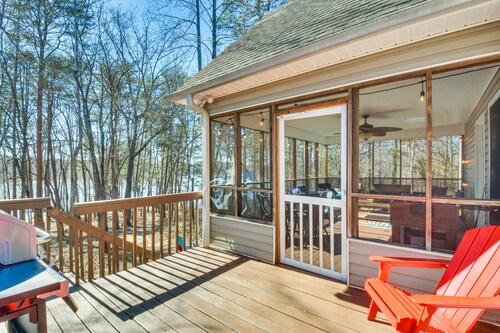 Lake Hartwell Retreat w/ 2-Tier Dock & Boat Slip!
