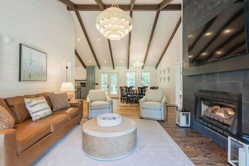 Modern Creek Farmhous 12 Guests,Hot Tub, Games