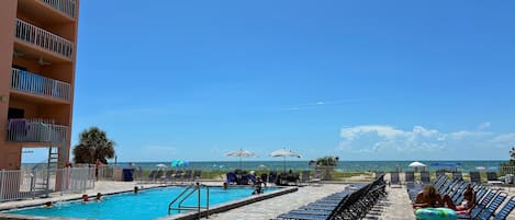 温水プール