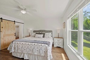 4 bedrooms, iron/ironing board, WiFi, bed sheets