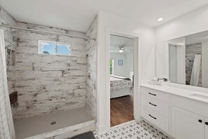 4 camere, ferro/asse da stiro, Wi-Fi, lenzuola