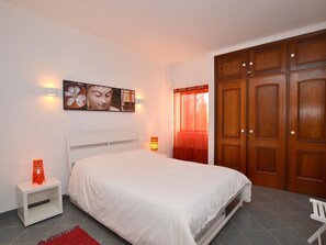 2 bedrooms, iron/ironing board, travel crib, free WiFi