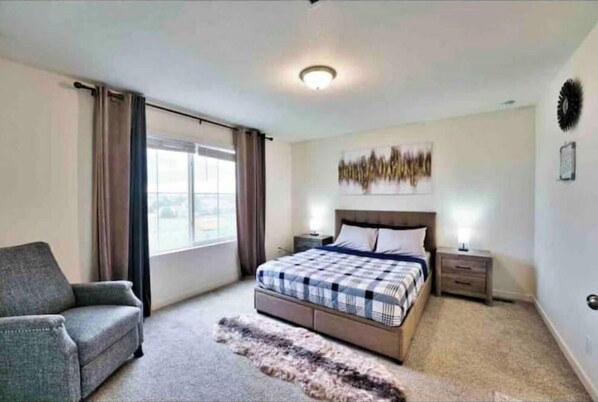 4 bedrooms, desk, iron/ironing board, free WiFi