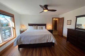4 bedrooms, WiFi, bed sheets - Tripoli Shores Riverfront Retreat (Cape Vincent)