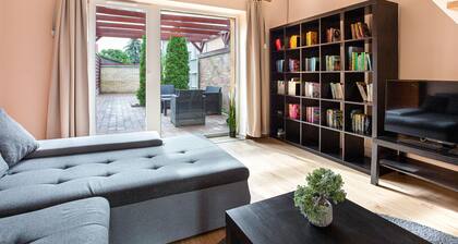 Quiet home in South Buda Hills