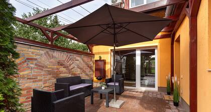 Quiet home in South Buda Hills