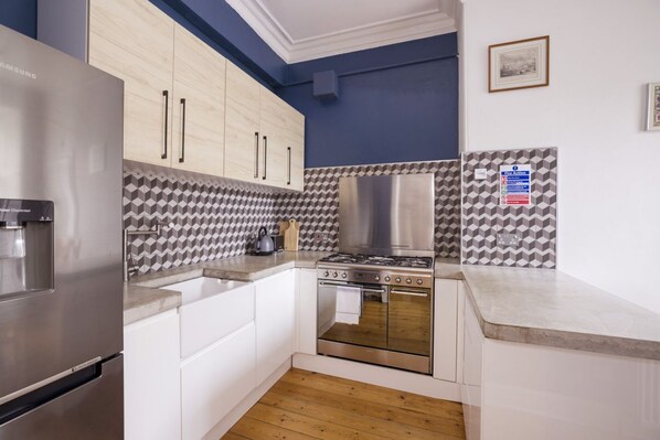 Fridge, oven, stovetop, toaster